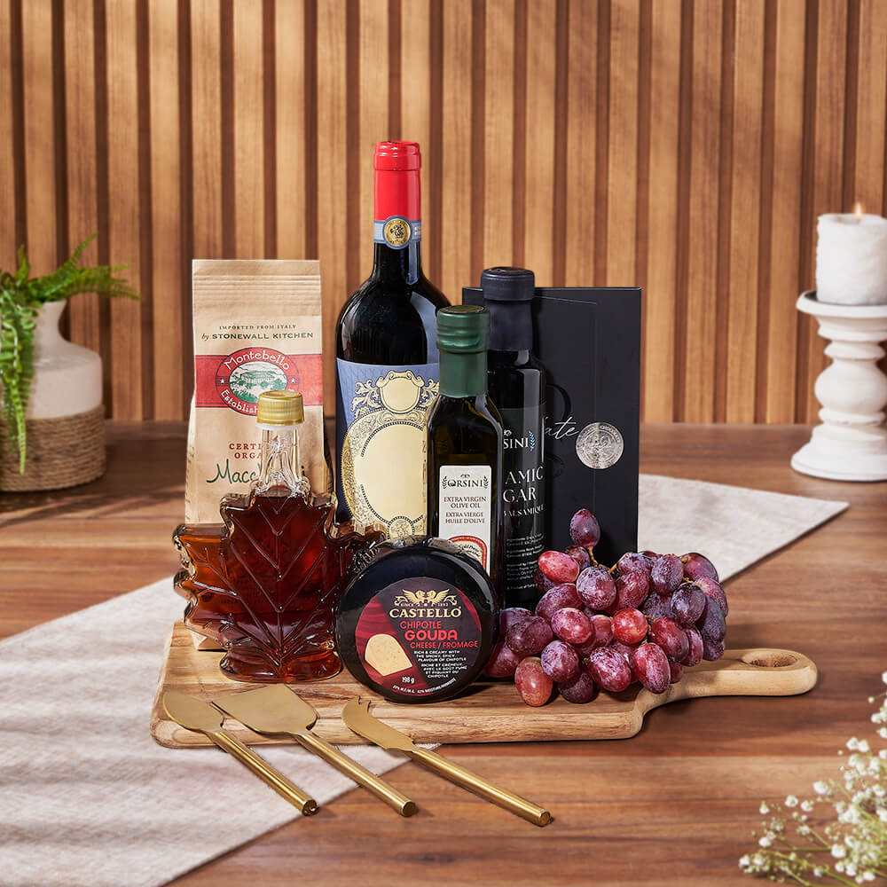 Wine Basket with Cheese and Board – how the gift is presented