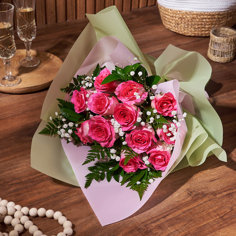 Baby's Breath Rose Floral Gift – how the gift is presented