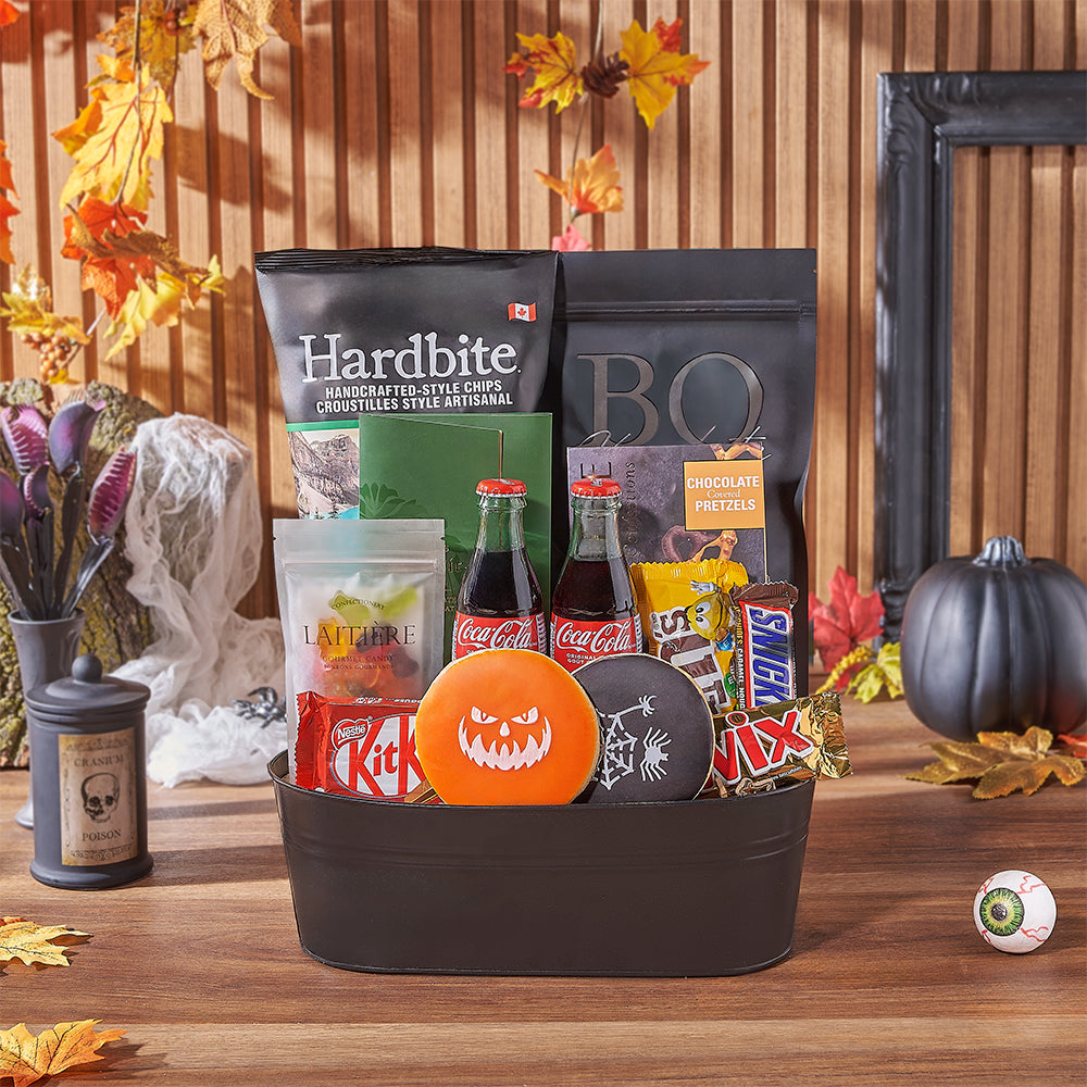 Halloween Candy Bucket Gift Basket – how the gift is presented