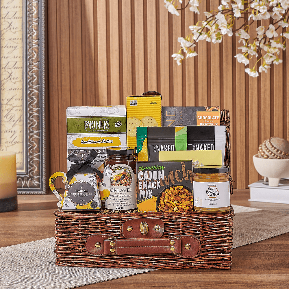Halal Snack Basket with Treats – how the gift is presented