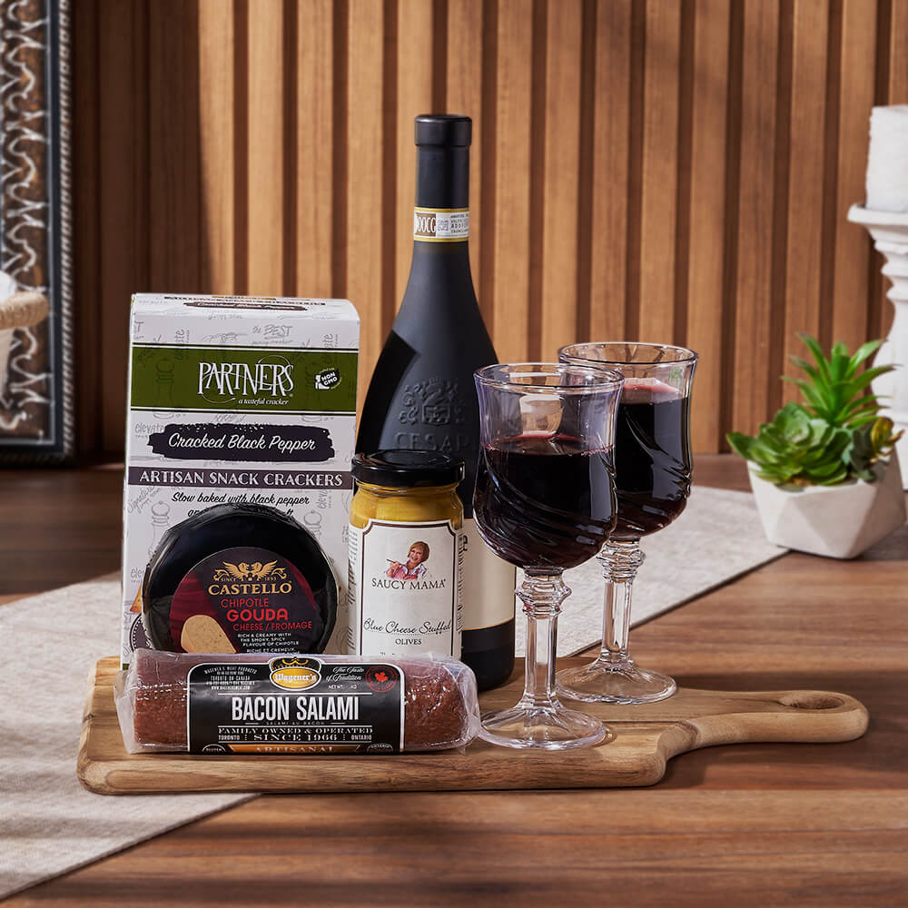 Wine with Crackers and Olives – how the gift is presented