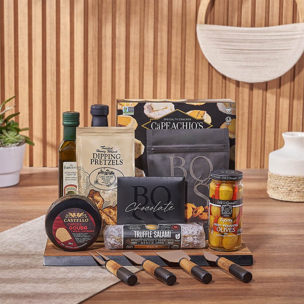 Cutting Board and Savory Snacks Set – how the gift is presented