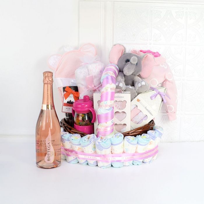 Baby Blankets with Champagne Basket – how the gift is presented