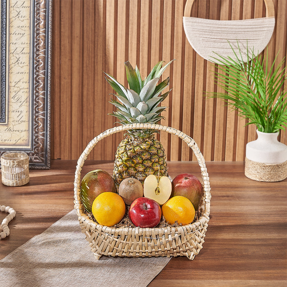 Classic Fruit Basket in Pale Boat – how the gift is presented