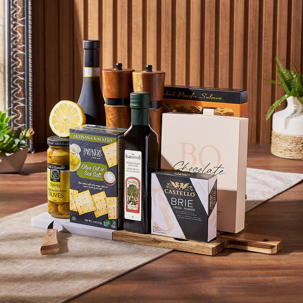 Bottle of Wine with Cheese Board – how the gift is presented