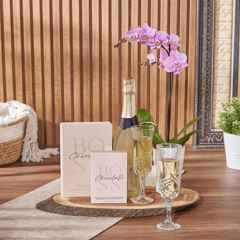 Housewarming Bloom and Sparkling Wine Gift – how the gift is presented