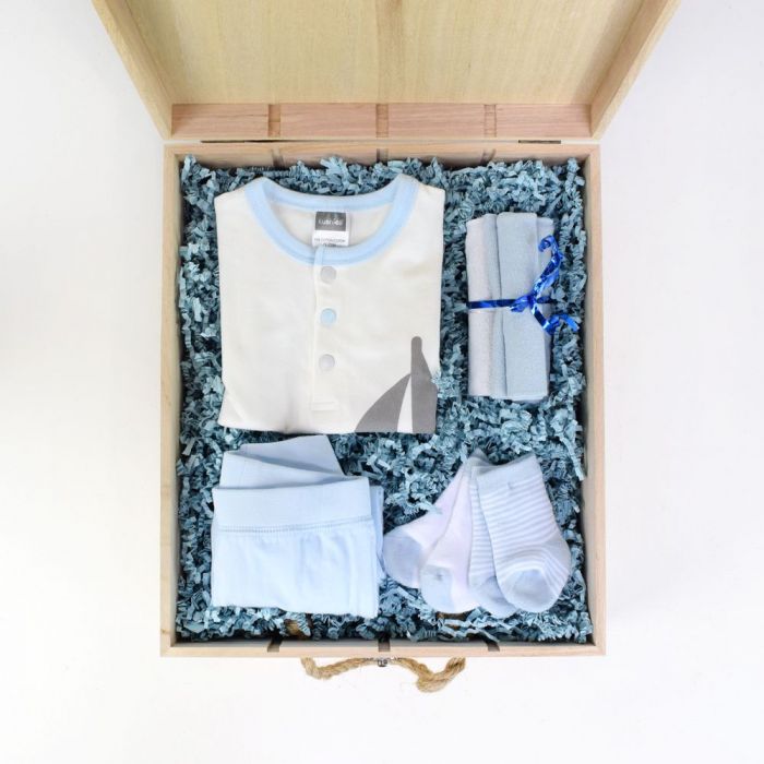 Handmade Rustic Crate Baby Arrival Keepsake for Boy – how the gift is presented