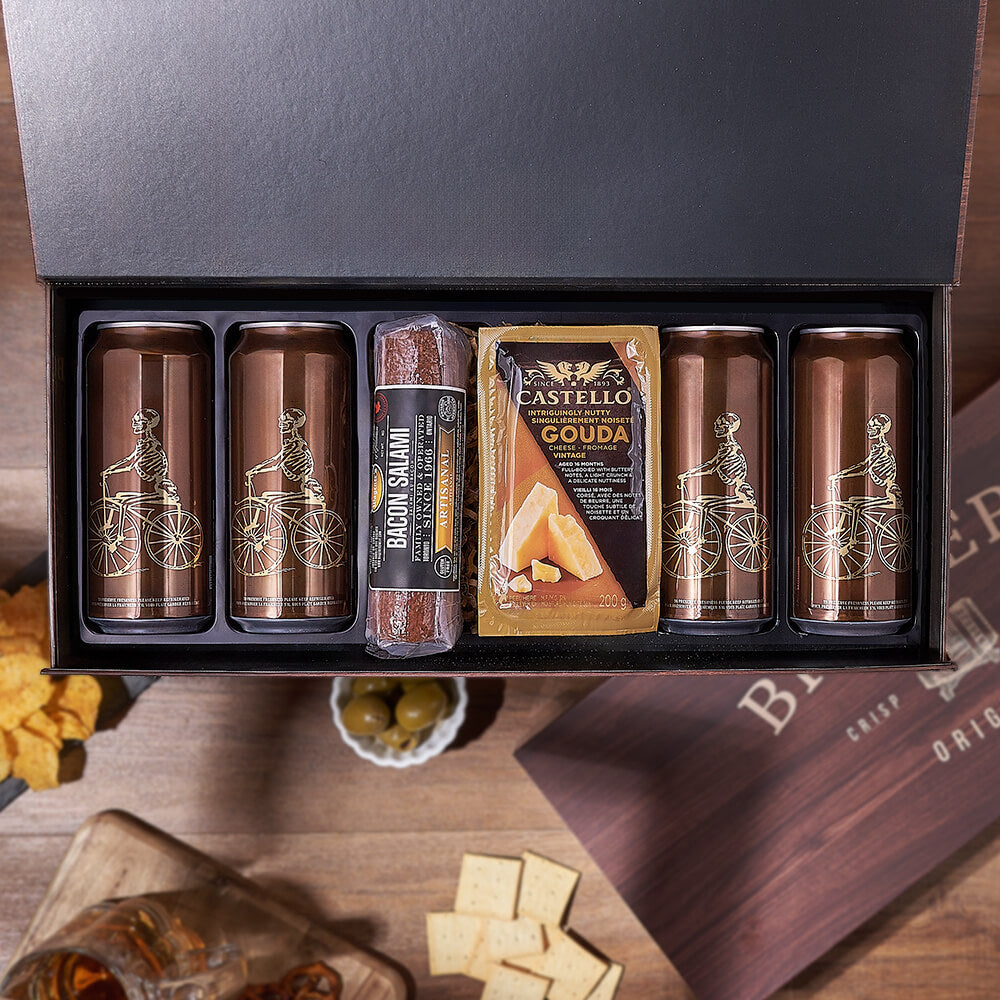 Wooden Box with Beer and Salami – how the gift is presented