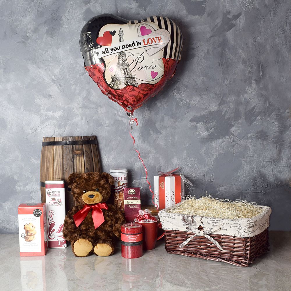 Sweet Chocolate Basket with Plush Bear – how the gift is presented