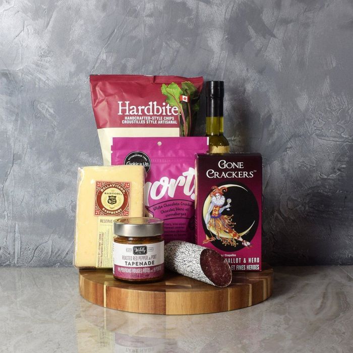 Gourmet Snacks and Cutting Board – how the gift is presented