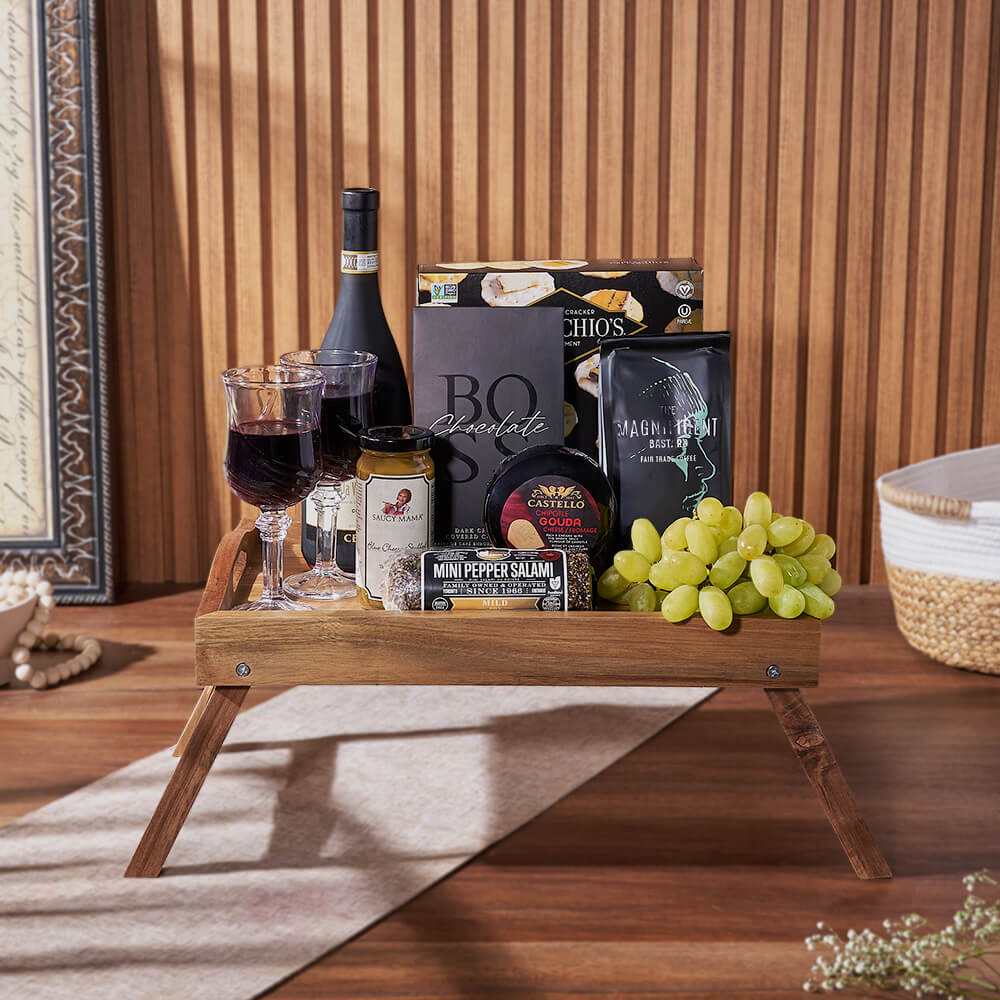 Wine Basket with Two Glasses, Philadelphia – how the gift is presented