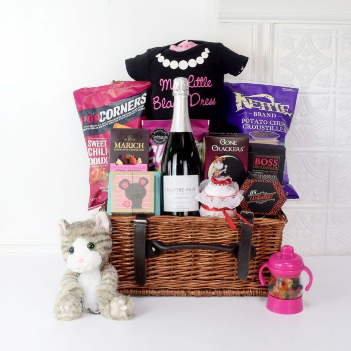 Champagne Snack Picnic Basket – how the gift is presented