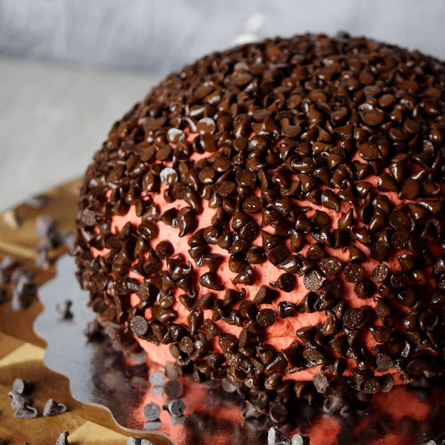 The Red Velvet Cheese Ball is sure to be a hit at any party. This sweet version of our classic cheese ball is guaranteed to blow away red velvet lovers and will have everyone coming back for more. Also included is a sturdy teak and acacia wood cutting board from Los Angeles Baskets - Los Angeles Delivery