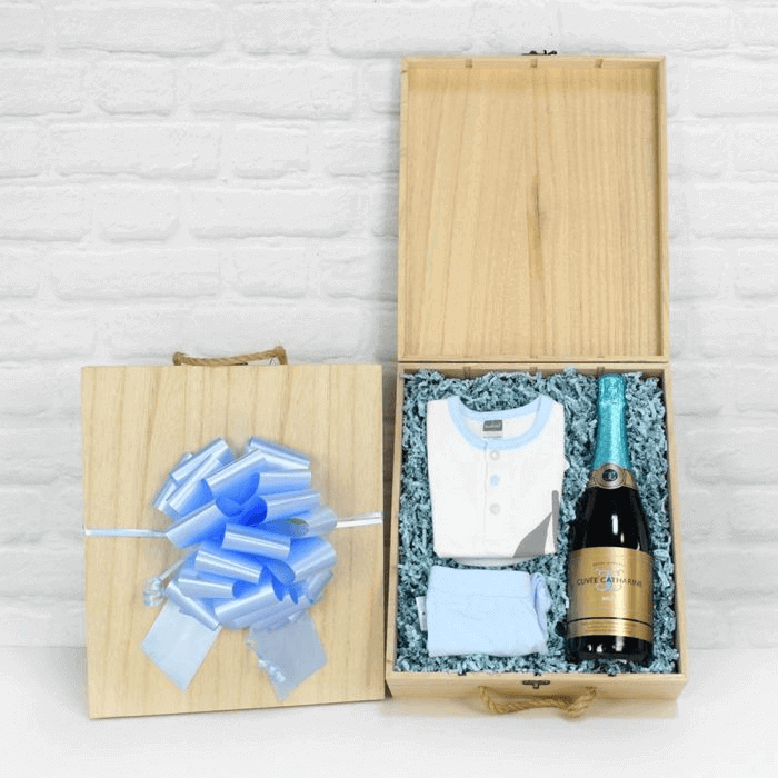 Welcome Home Baby Boy Champagne Gift in Pine Wine Box – how the gift is presented